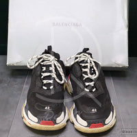 Balenciaga ‘Black&Red’ Tripple S (42) 👹