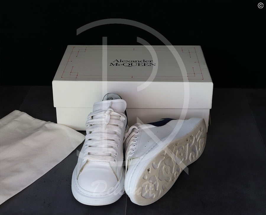 (RESERVERET) Alexander McQueens 'White Leather w. Blue Suede' Oversized (40.5) 🦋