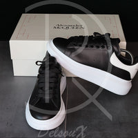 Alexander McQueens 'Black & White' Oversized Sneakers (39.5) 😳