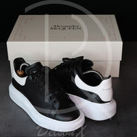 Alexander McQueens 'Black & White' Oversized Sneakers (39.5) 😳