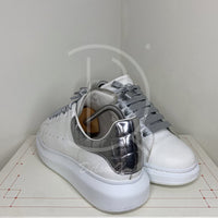 Alexander Mcqueens 'White Leather W. Silver' Oversized (40.5) 🪙