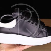 Alexander McQueens 'Black Leather' Oversized (43.5) 👯♀️