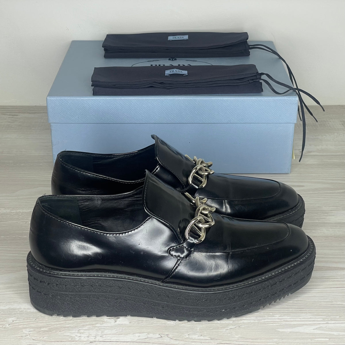 Prada Loafers, Kvinde 'Sort' Læder Calzature Donna Chain Loafers (40) ⛓️