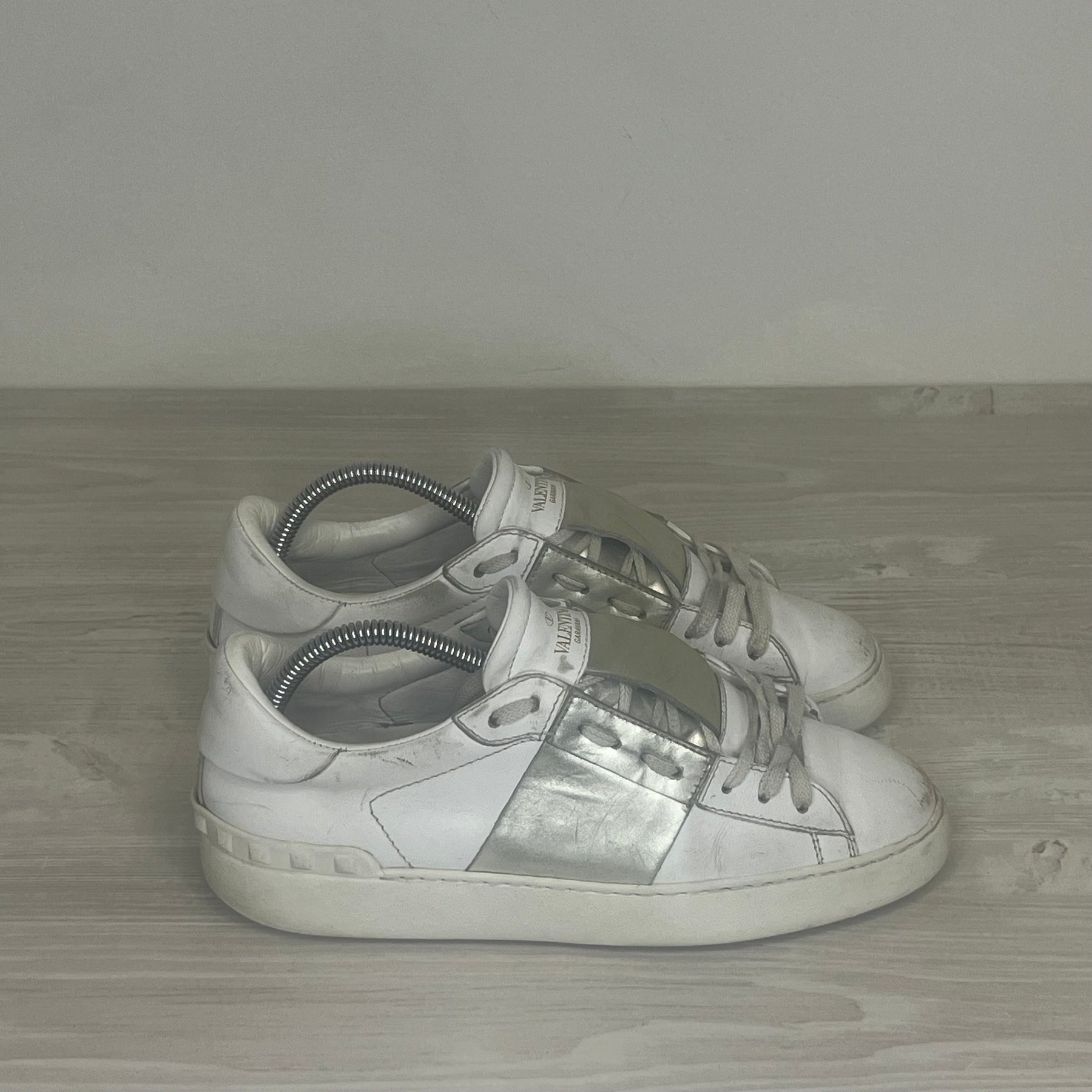 Valentino Sneakers, 'Guld Stripe' Open (39)