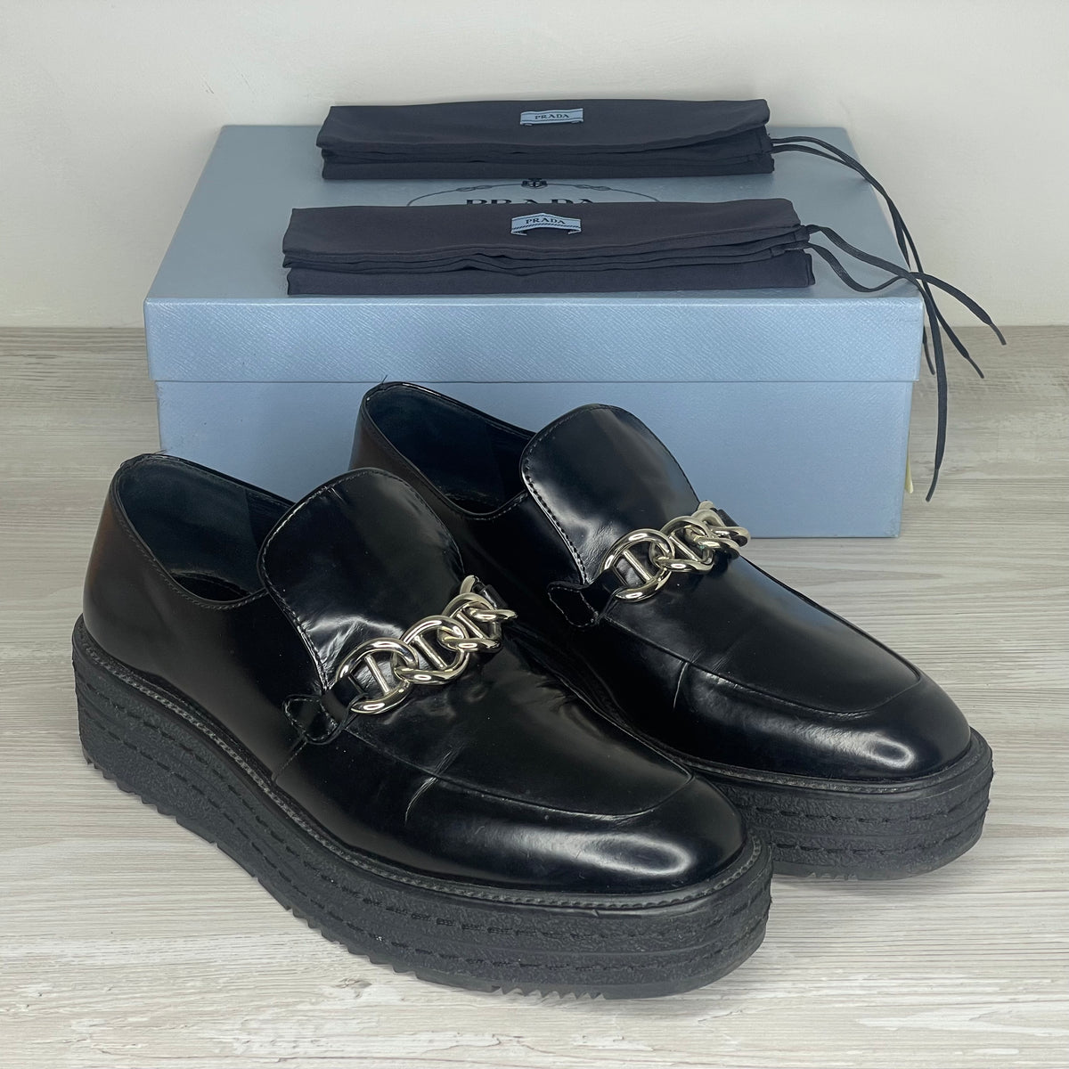 Prada Loafers, Kvinde 'Sort' Læder Calzature Donna Chain Loafers (40) ⛓️