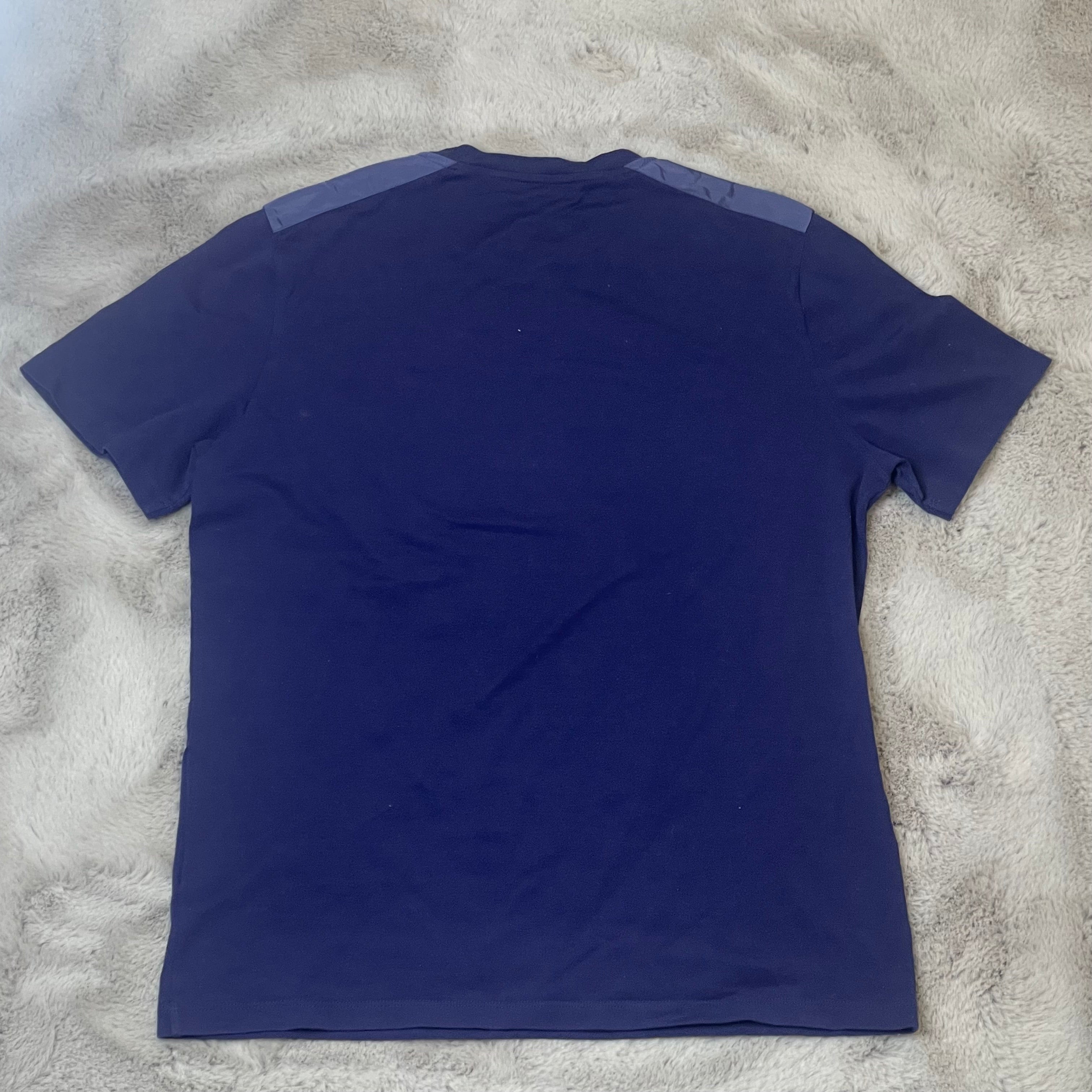 Prada T-Shirt, Herre 'Navy / Mørkeblå' Bomuld m. Brystlomme (Medium) 🎉