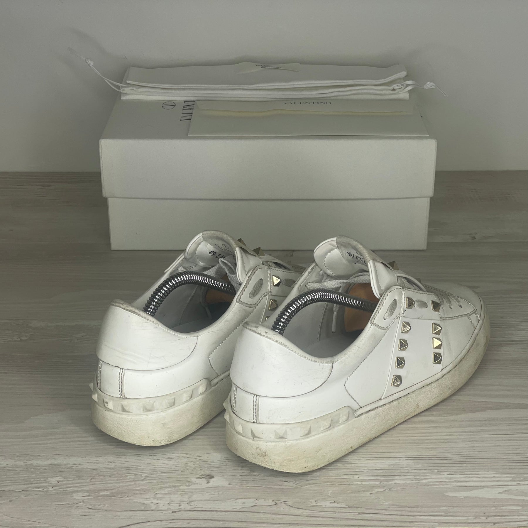 Valentino Sneakers, Dame 'Hvid' Rockstud (38) 🕊️