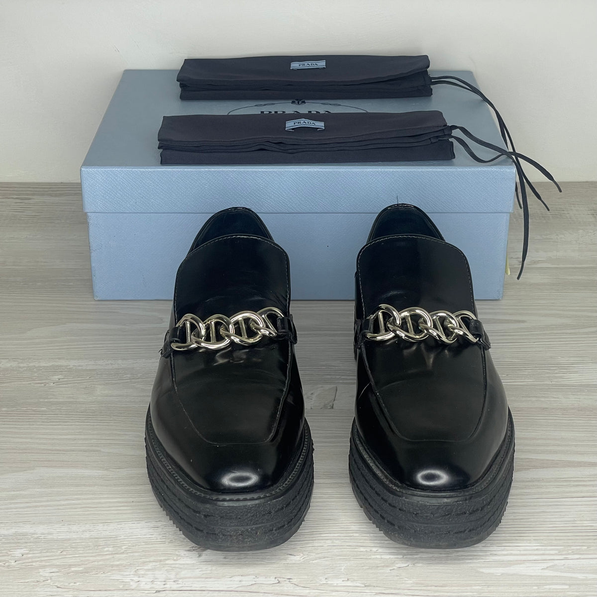 Prada Loafers, Kvinde 'Sort' Læder Calzature Donna Chain Loafers (40) ⛓️