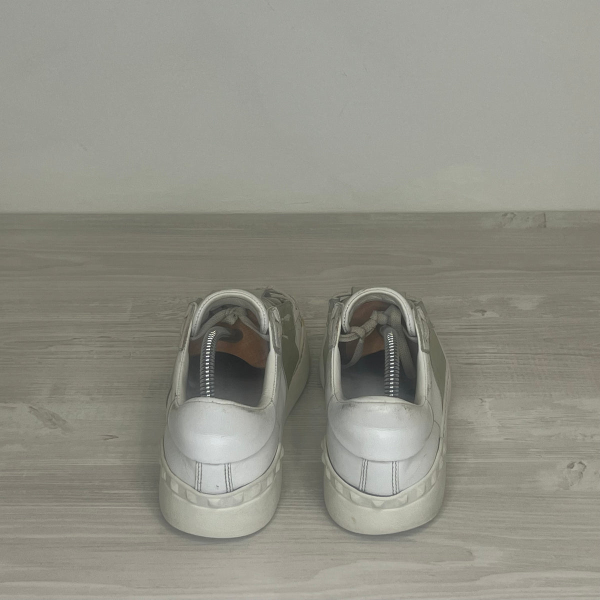 Valentino Sneakers, 'Guld Stripe' Open (39)