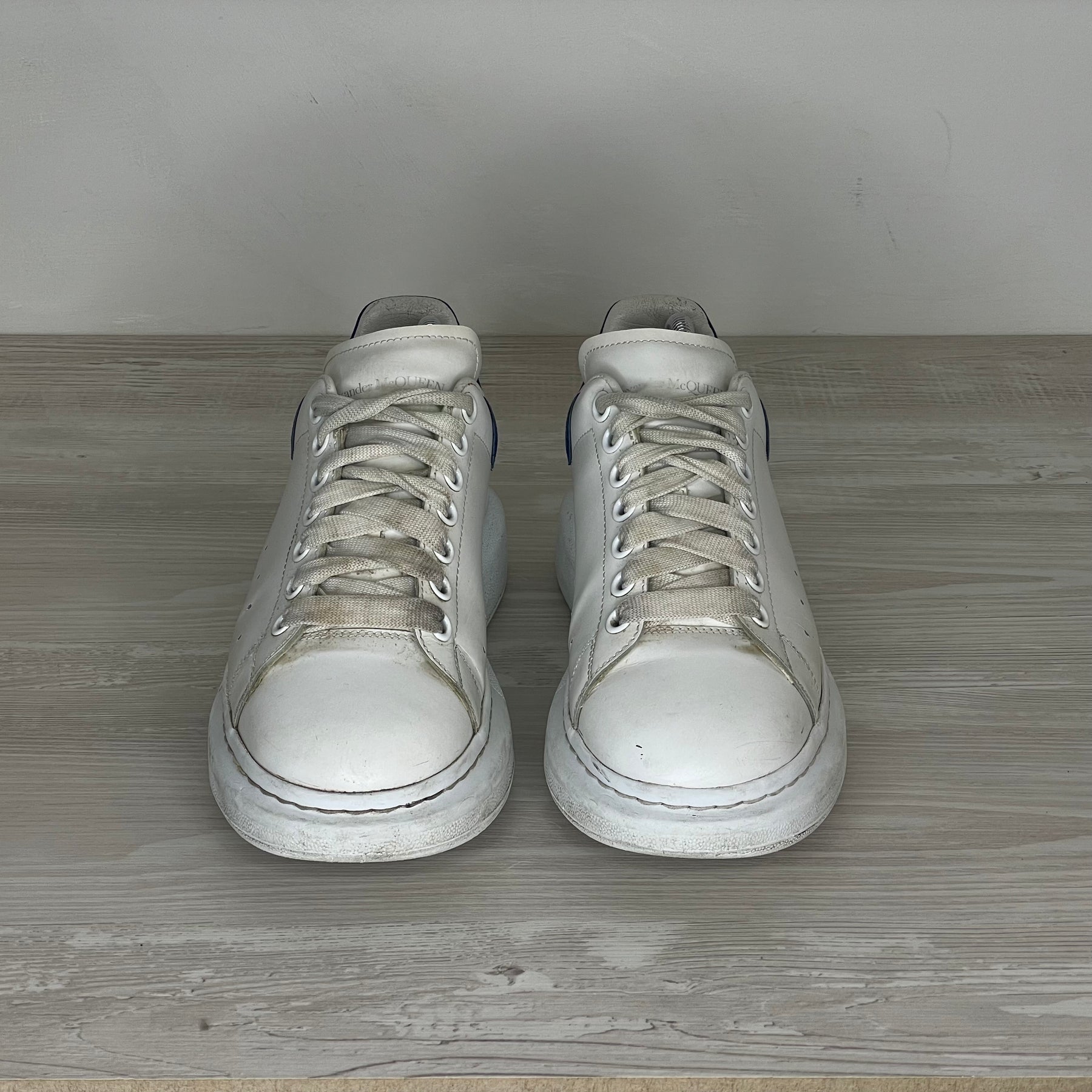Alexander McQueen Sneakers, 'Hvid Læder' Blå Ruskind Hæl Oversized (40.5) 🌊