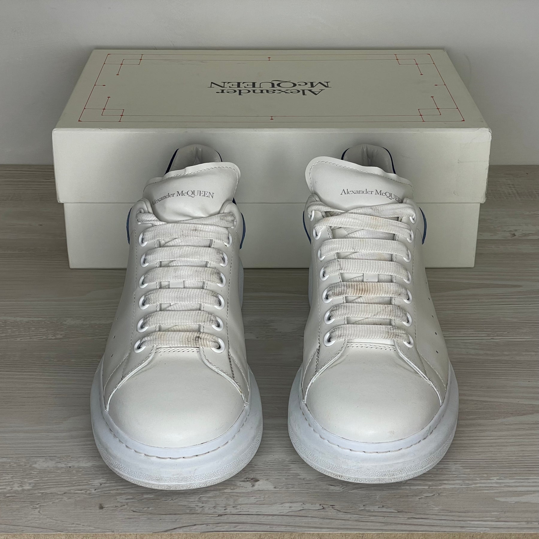 Alexander McQueen Sneakers, 'Hvid Læder' Blå Ruskind Hæl Oversized (45.5)