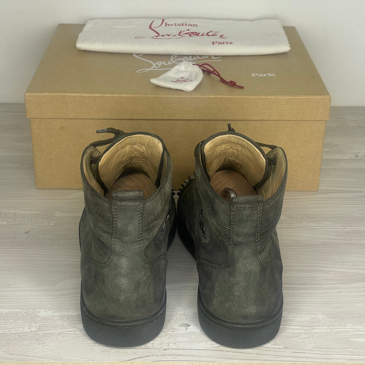 Christian Louboutin Sneakers, Herre 'Grå / Oliven' Tyrol Gun Metal Lou Louis Spikes (44.5) ♟️