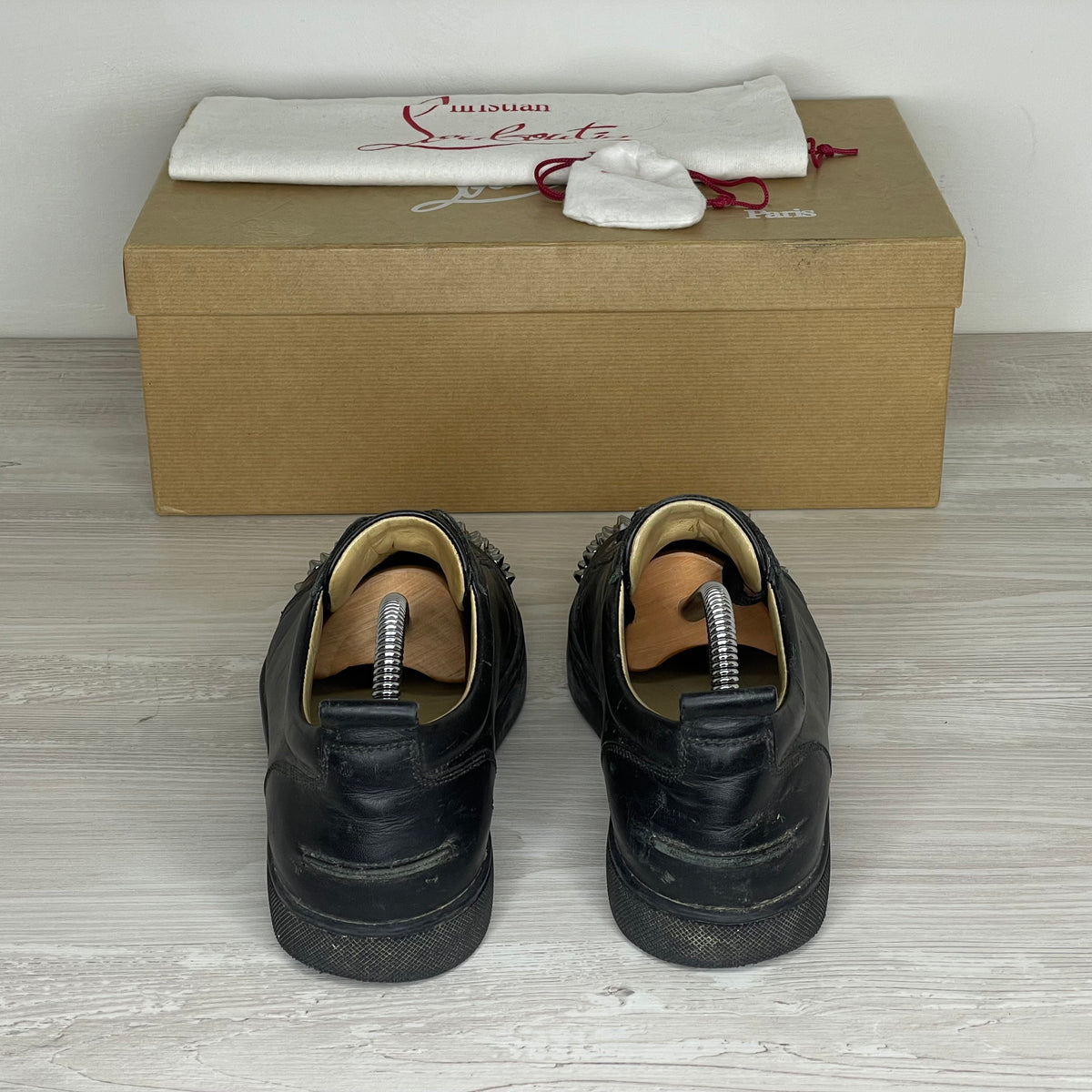 Christian Louboutin Sneakers, Herre 'Gun Metal' Sort Læder Junior Spikes (40) 🎩