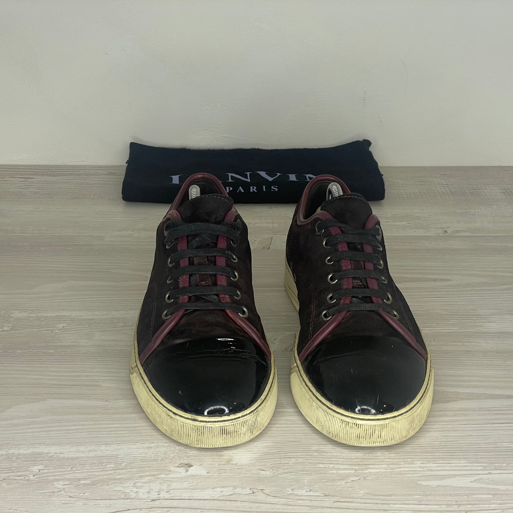 Lanvin Sneakers, Herre 'Bordeaux Ruskind' Lak Toe (42) 🥀