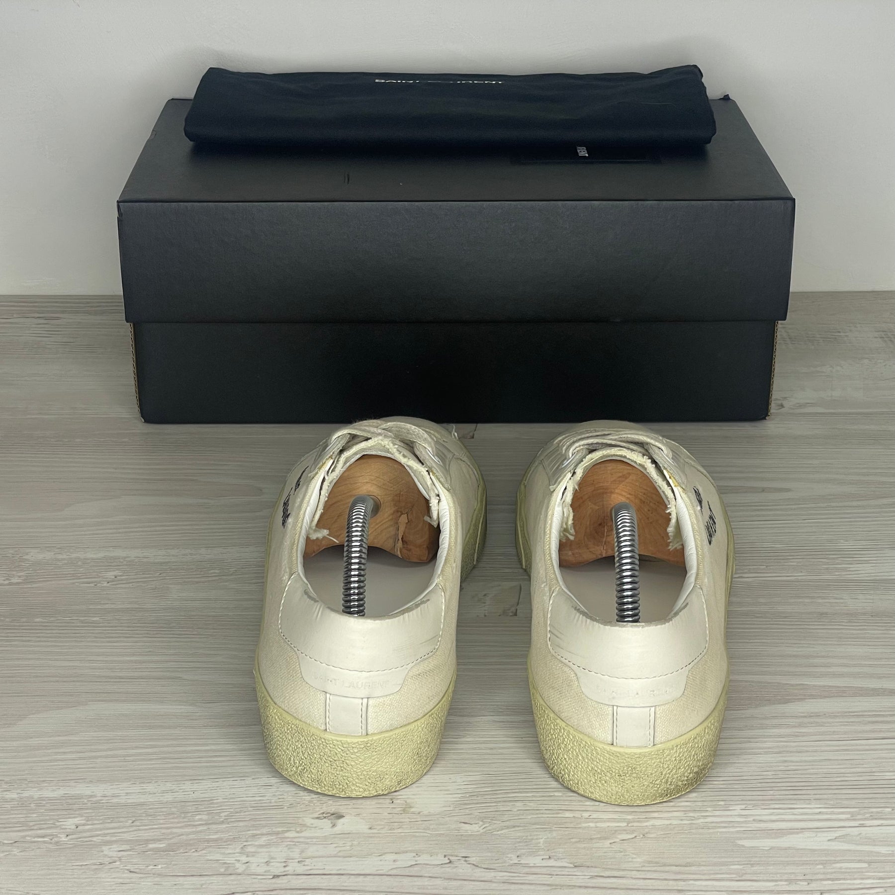 Saint Laurent Sneakers, Herre 'Beige' Stof Court Classic Distressed (43) 🥯