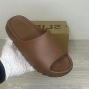 Adidas Yeezy Sandaler, Herre 'Brun' (44.5)