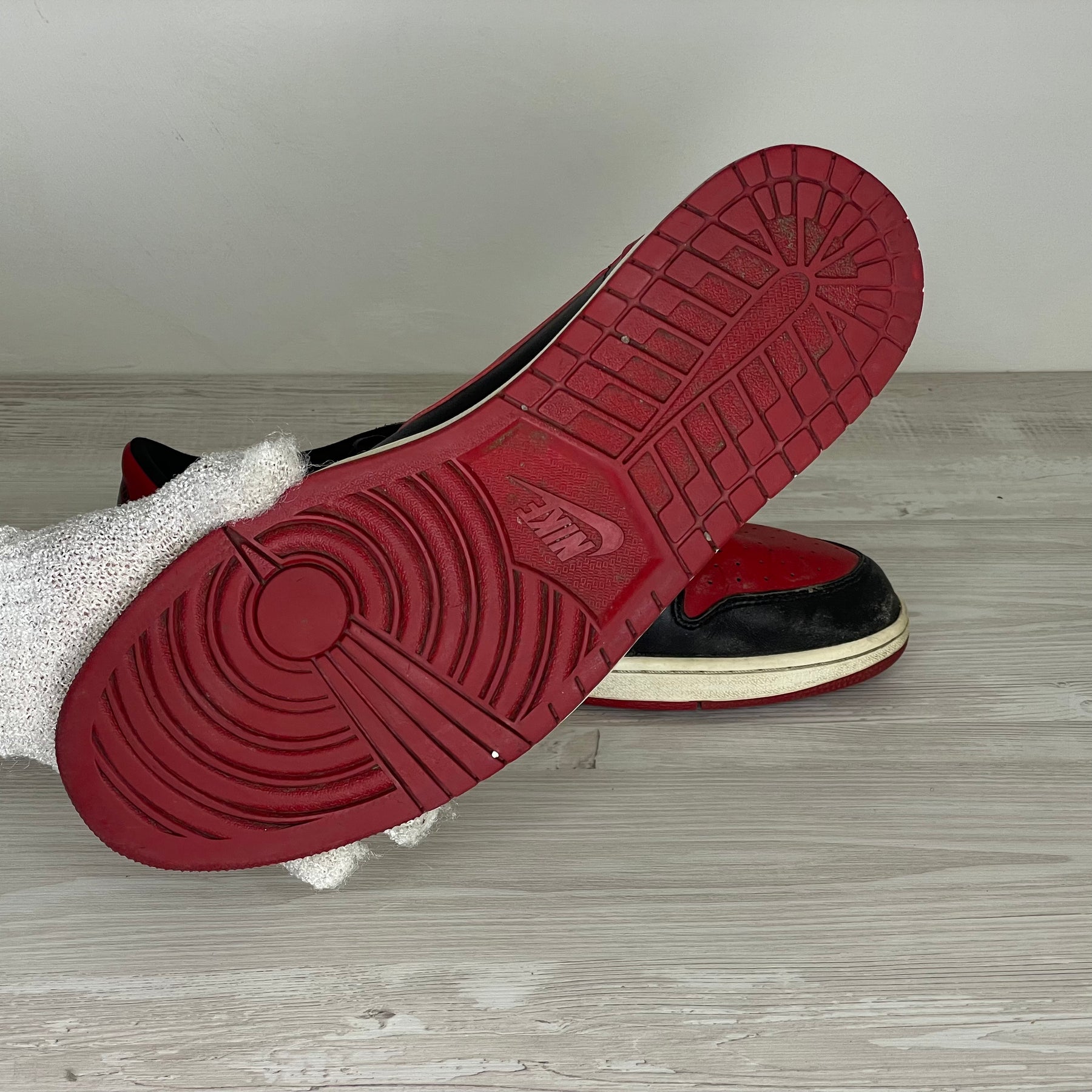 Nike Sneakers, Jordan 1 Retro Low 'Bred' (2015) (47.5) 🥫