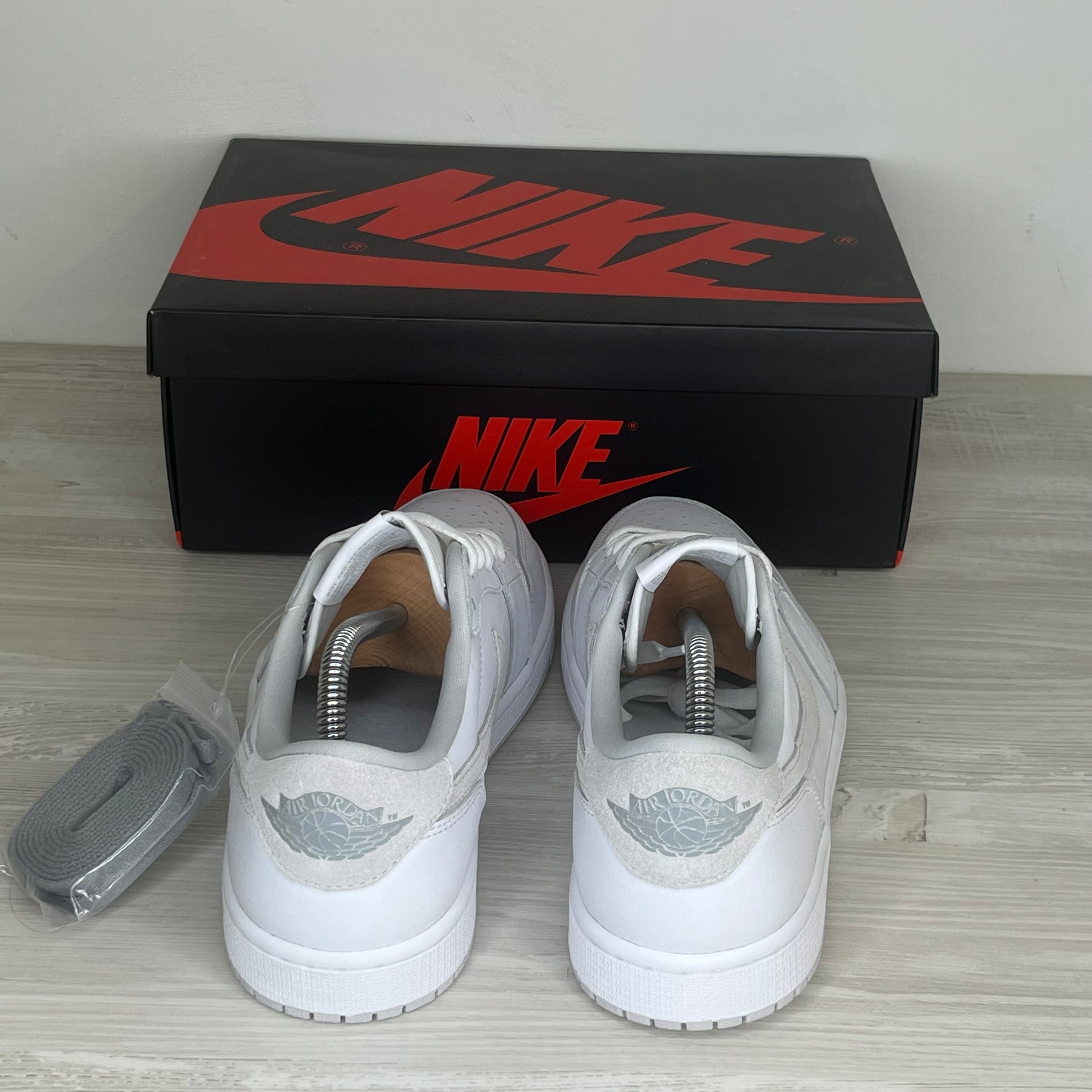 Nike Sneakers, Herre Air Jordan 1 Low 'Neutral Grey' (44) 👟