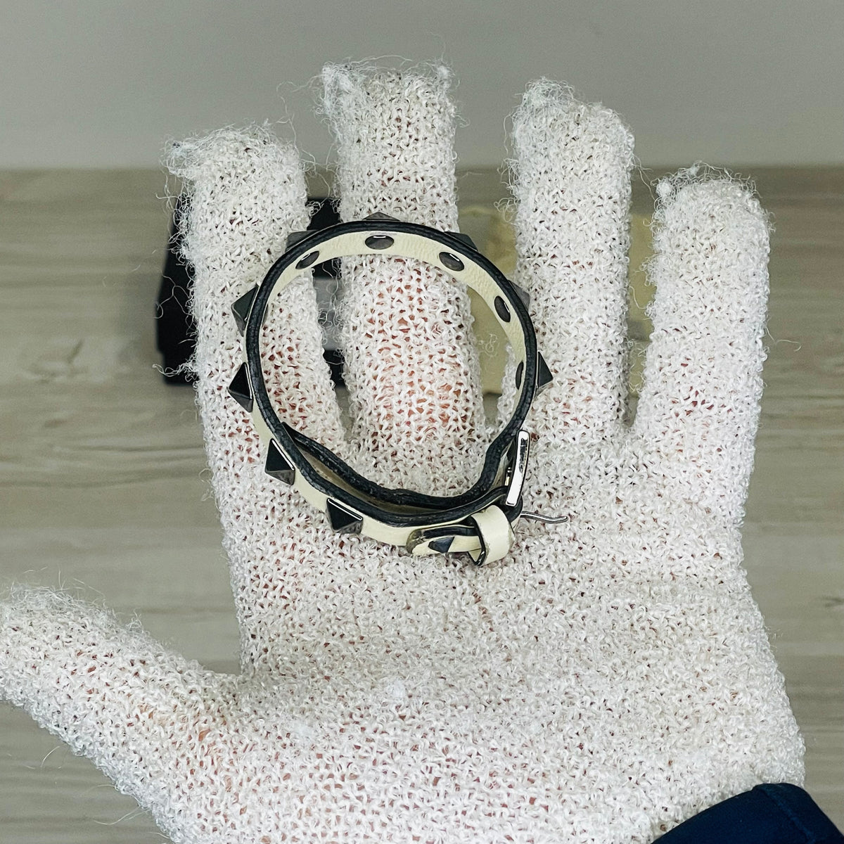 Valentino Garavani Bracelet, Rockstud White Leather (One Size)
