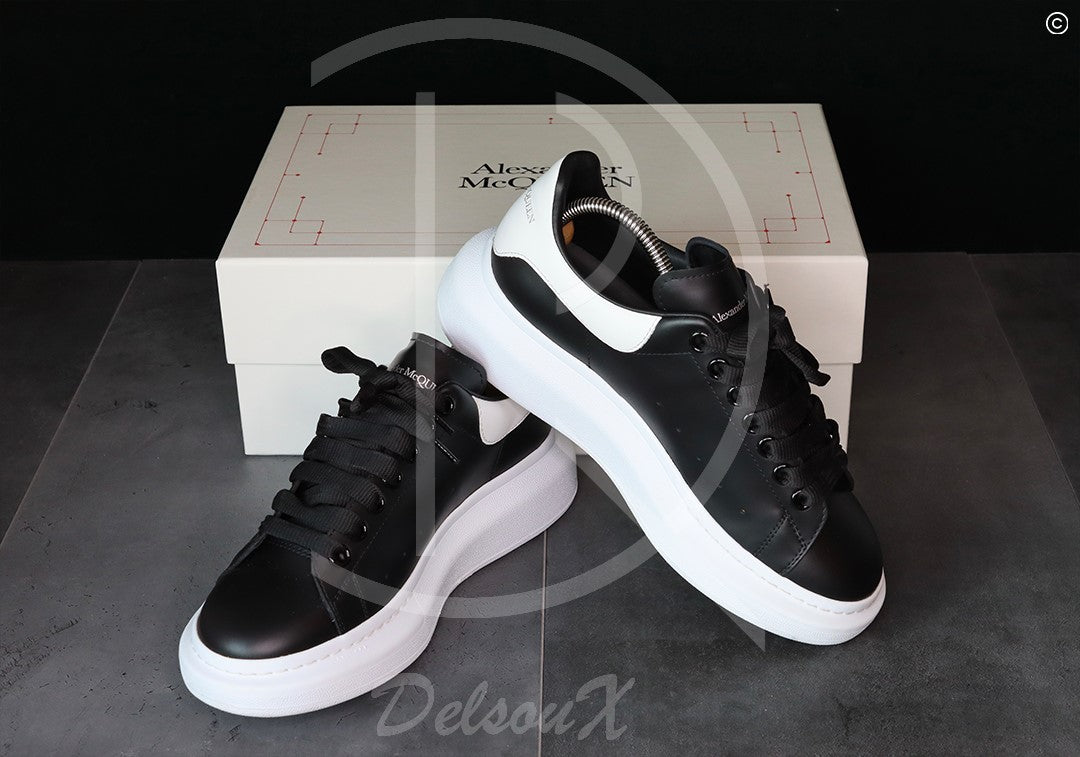Alexander McQueens 'Black & White' Oversized Sneakers (39.5) 😳