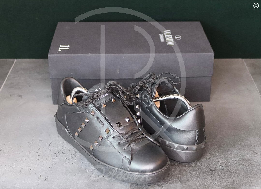 Valentino 'Black Leather' Open Rockstud (41) 💃🏽