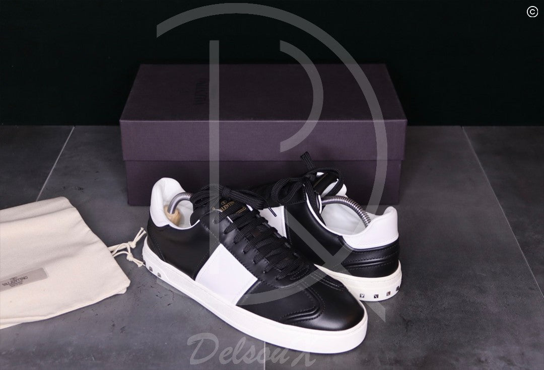Valentino 'Flycrew' Black Leather (42.5) 🐧