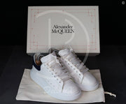 (RESERVERET) Alexander McQueens 'White Leather w. Blue Suede' Oversized (40.5) 🦋