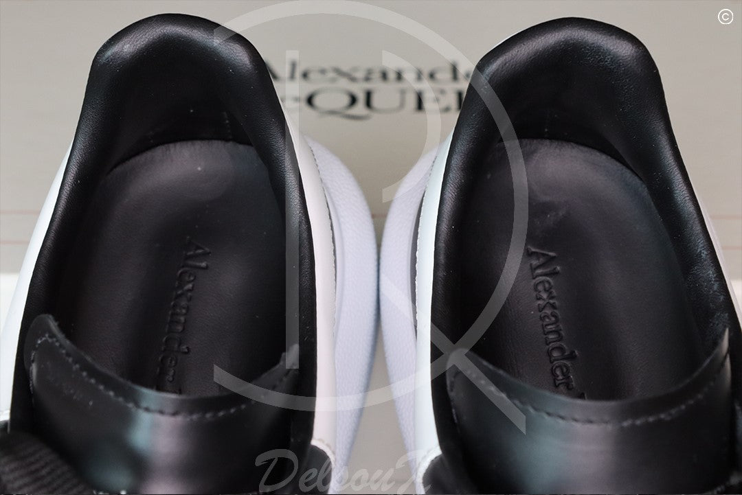 Alexander McQueens 'Black & White' Oversized Sneakers (39.5) 😳