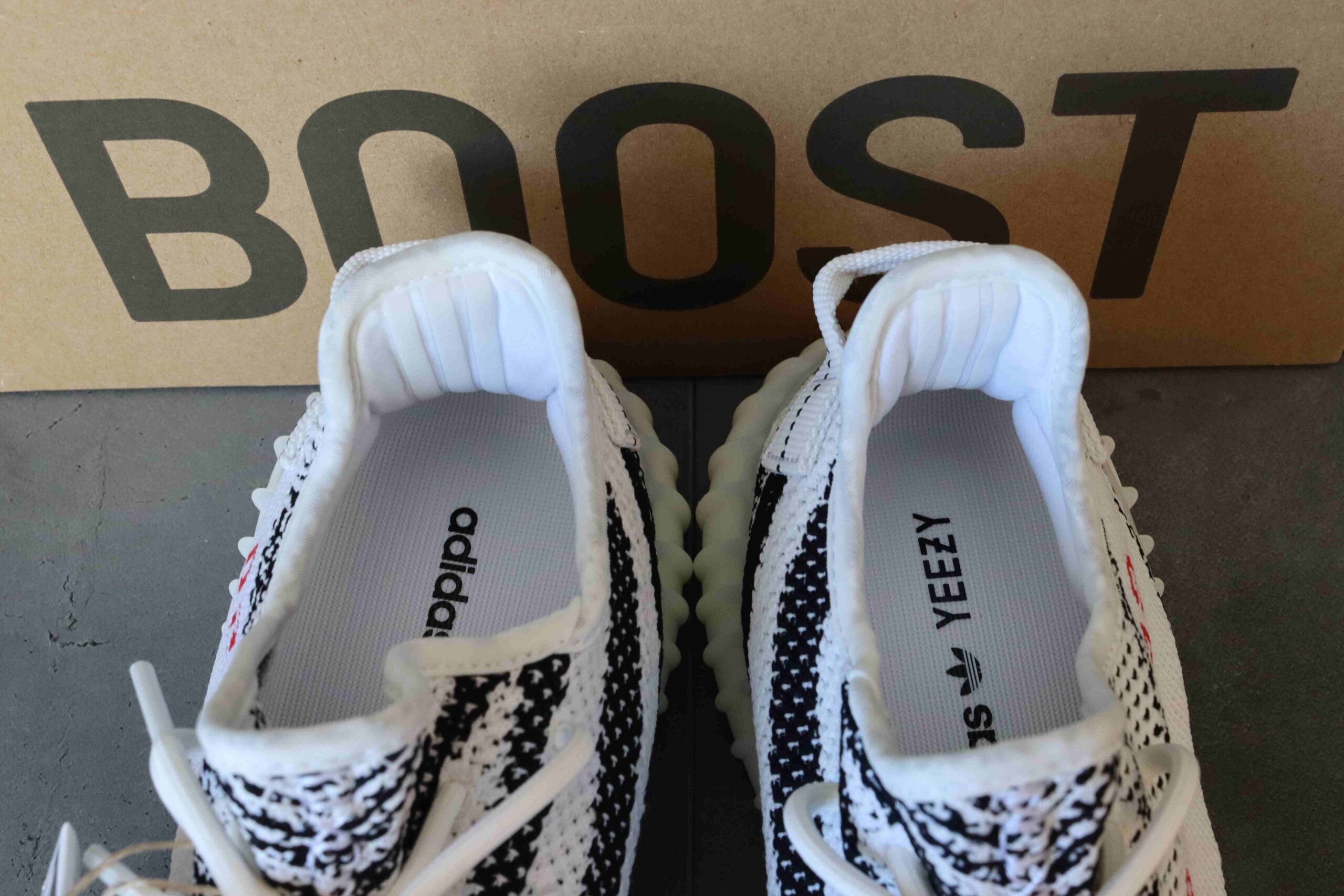 Adidas Yeezy Boost 350 V2 'Zebra' (42 2/3) 🦓