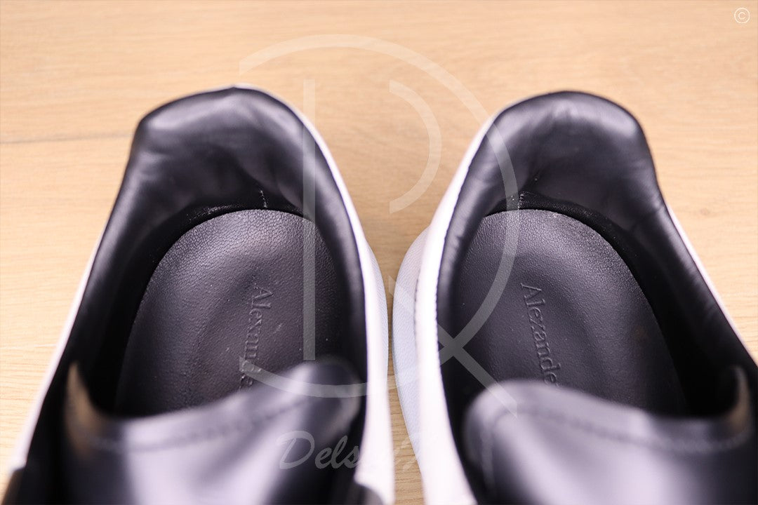Alexander McQueens 'Black Leather' Oversized (43.5) 👯‍♀️