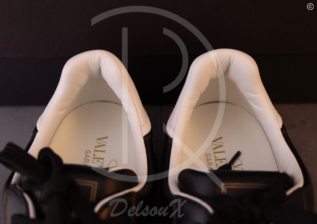 Valentino 'Flycrew' Black Leather (42.5) 🐧