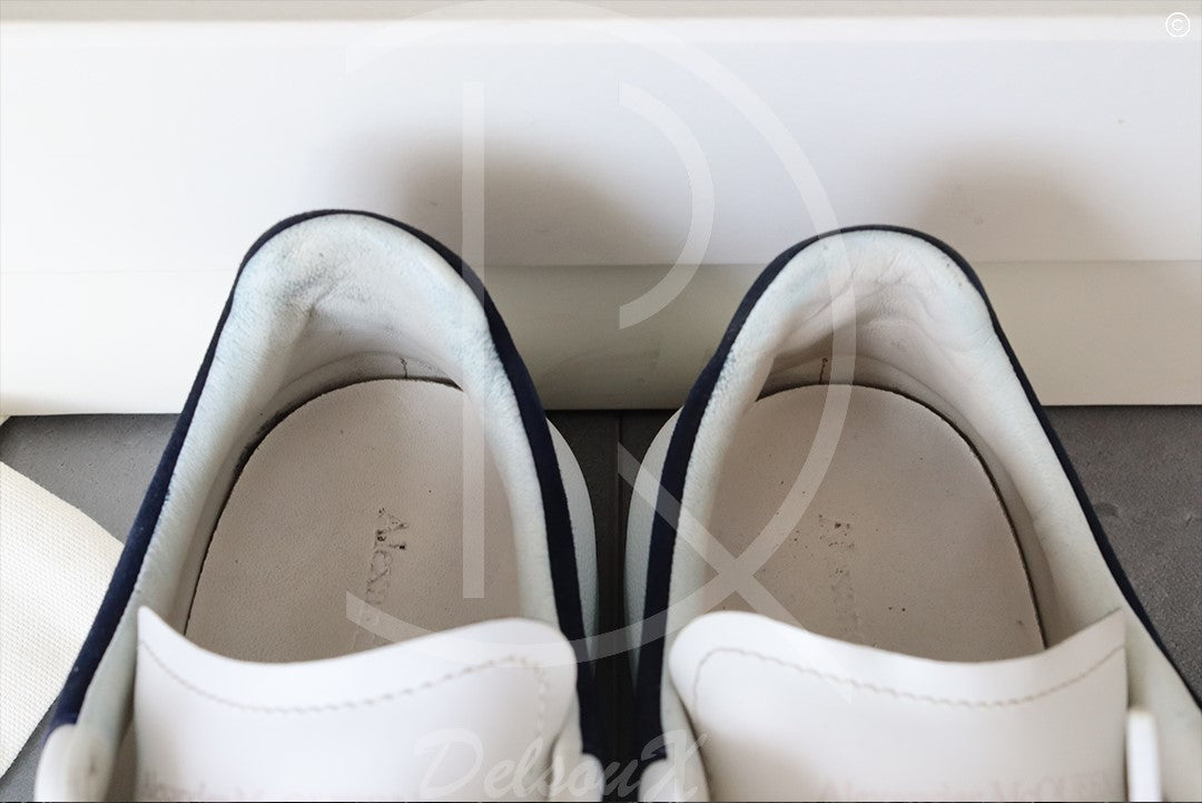 (RESERVERET) Alexander McQueens 'White Leather w. Blue Suede' Oversized (40.5) 🦋