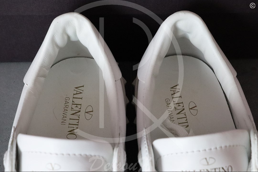 Valentino ‘Navy Stripe’ Open (40.5) 🧞‍♂️