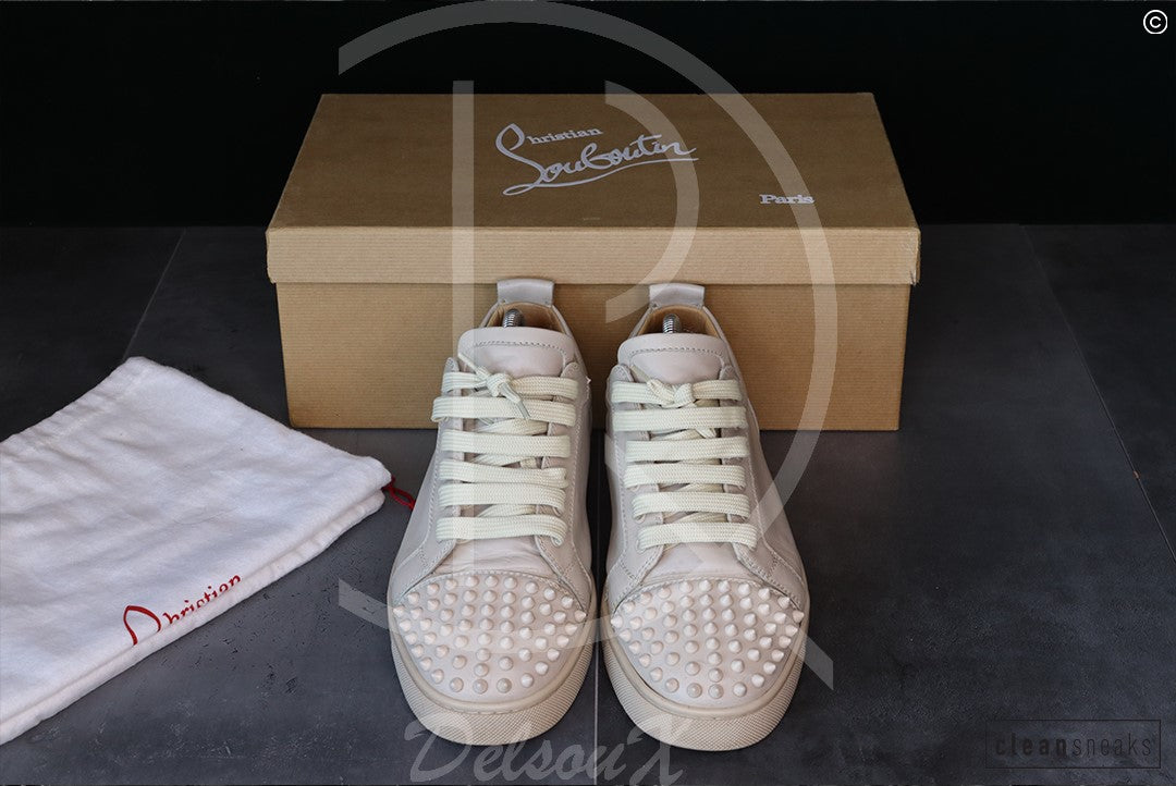 Christian Louboutin 'Colombe Mat' Junior Spikes (42) 🥯