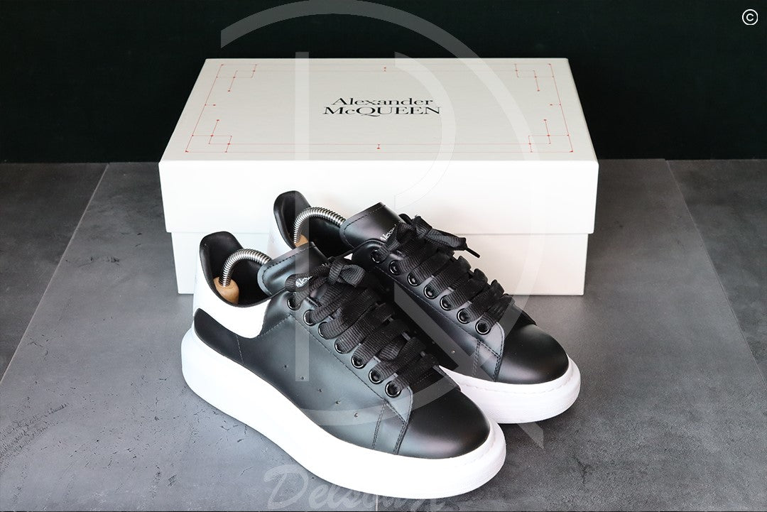Alexander McQueens 'Black & White' Oversized Sneakers (39.5) 😳