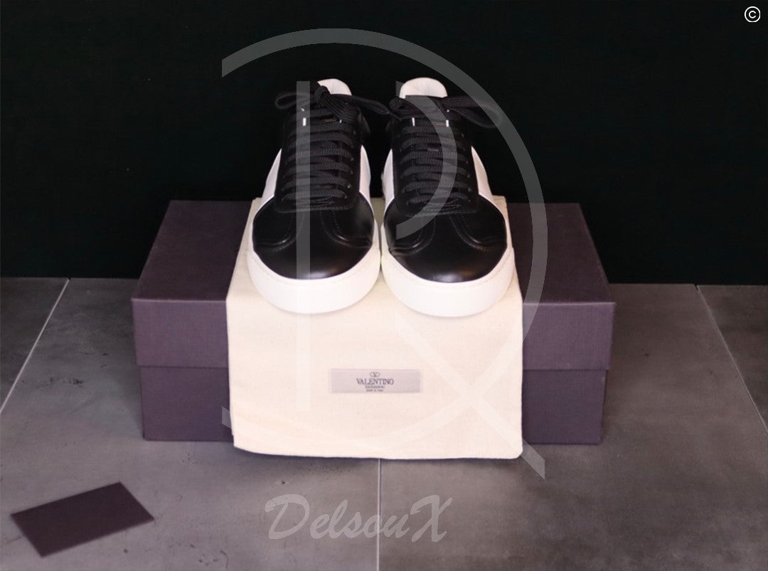 Valentino 'Flycrew' Black Leather (42.5) 🐧