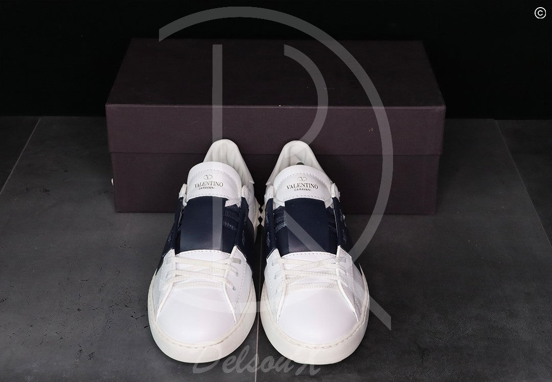 Valentino ‘Navy Stripe’ Open (40.5) 🧞‍♂️