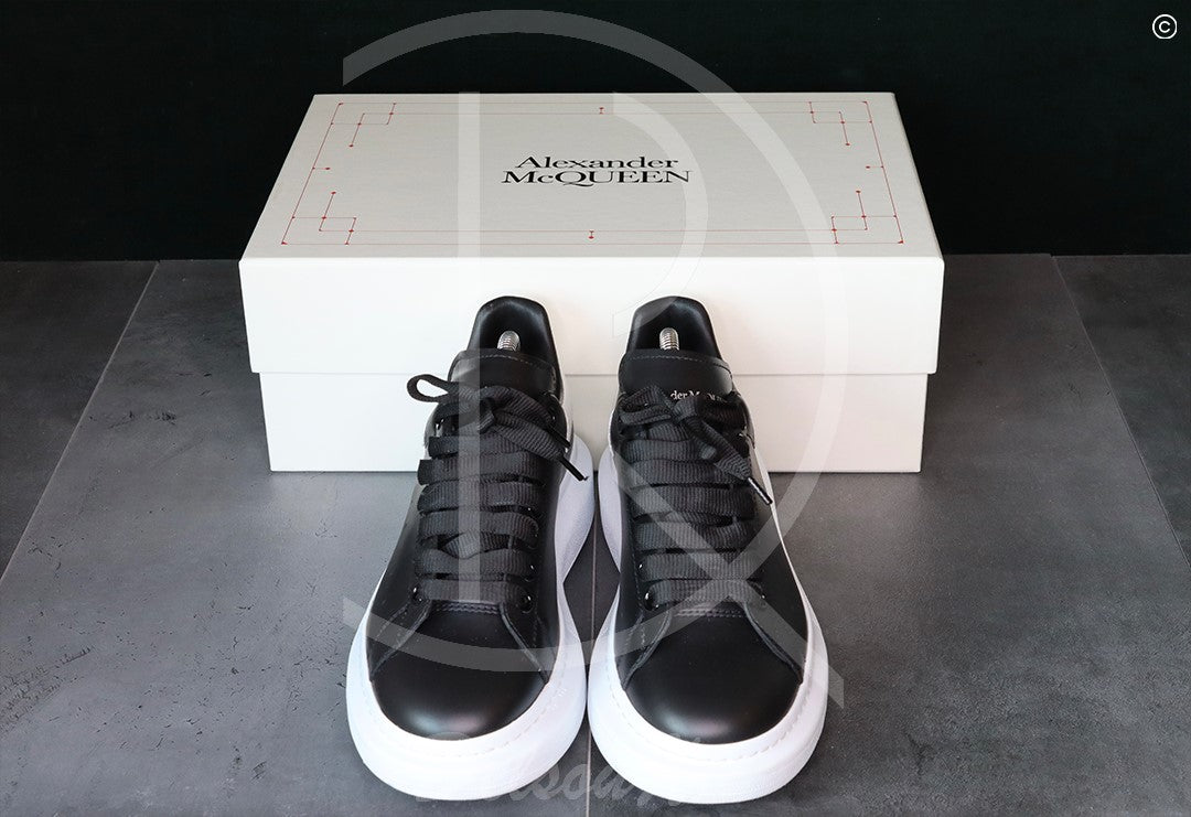 Alexander McQueens 'Black & White' Oversized Sneakers (39.5) 😳