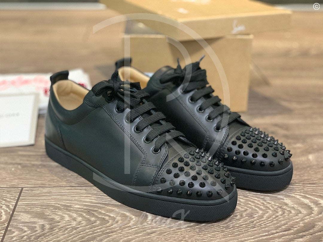 CHRISTIAN LOUBOUTIN ’BLACK LEATHER’ JUNIOR SPIKES (42) 🩸