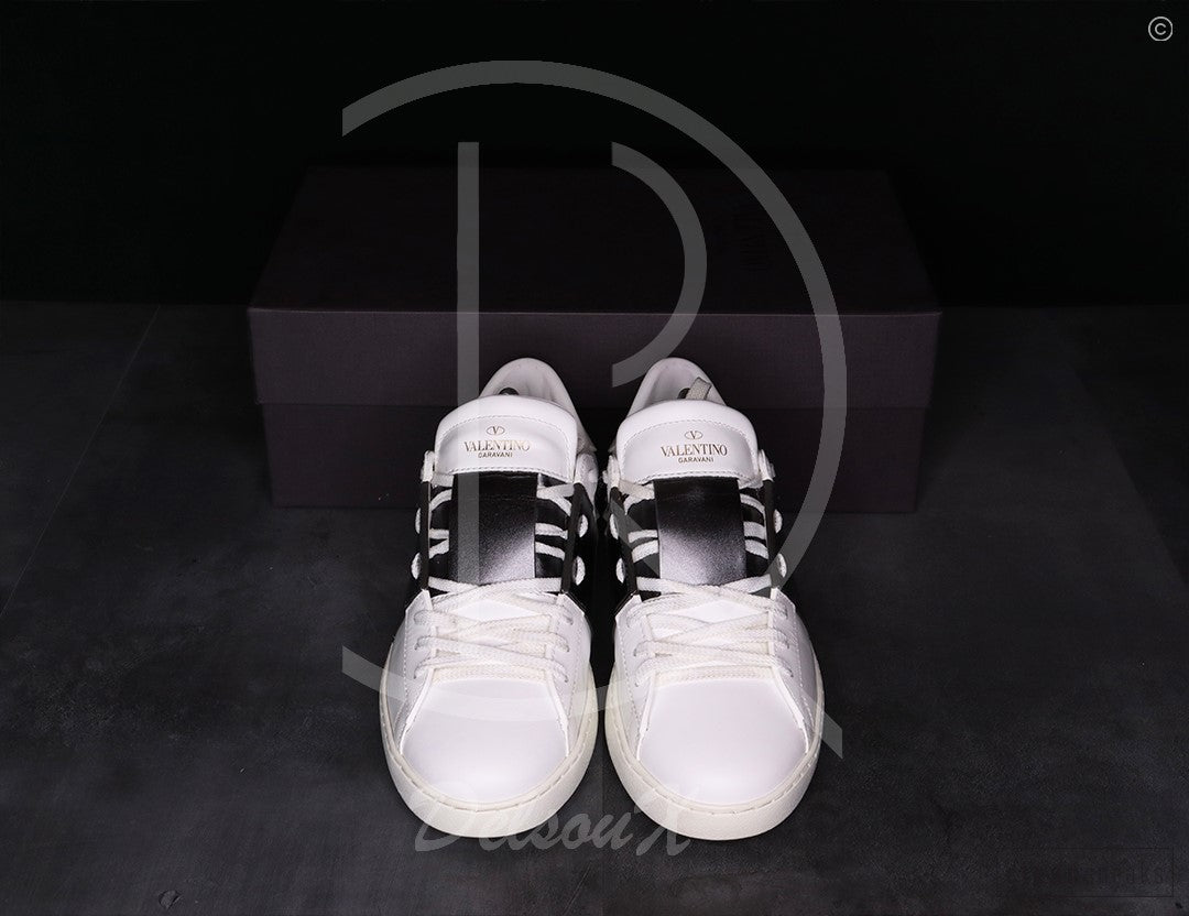 Valentino 'Dark Silver' Open (39) 💫