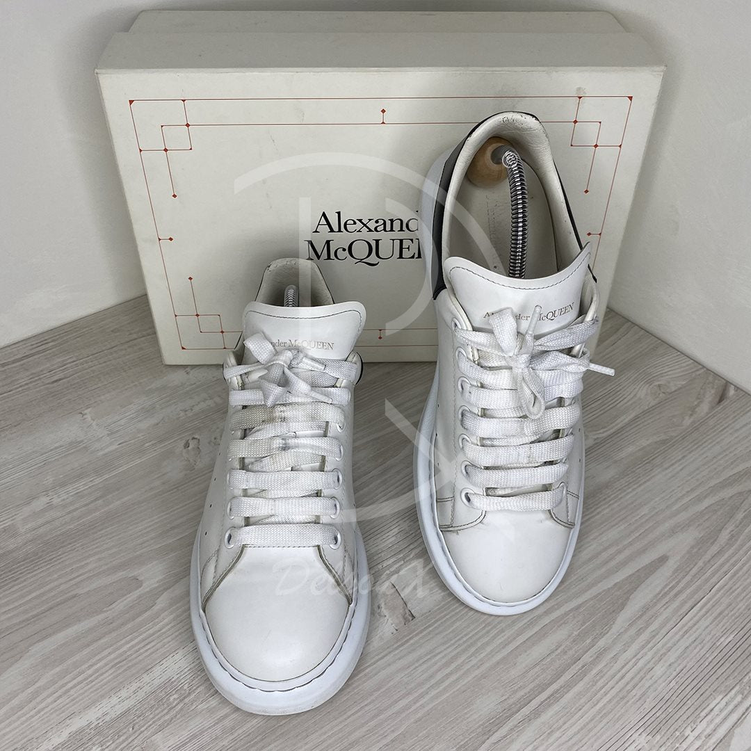 Alexander McQueens 'White Leather' Oversized (42) 🥹