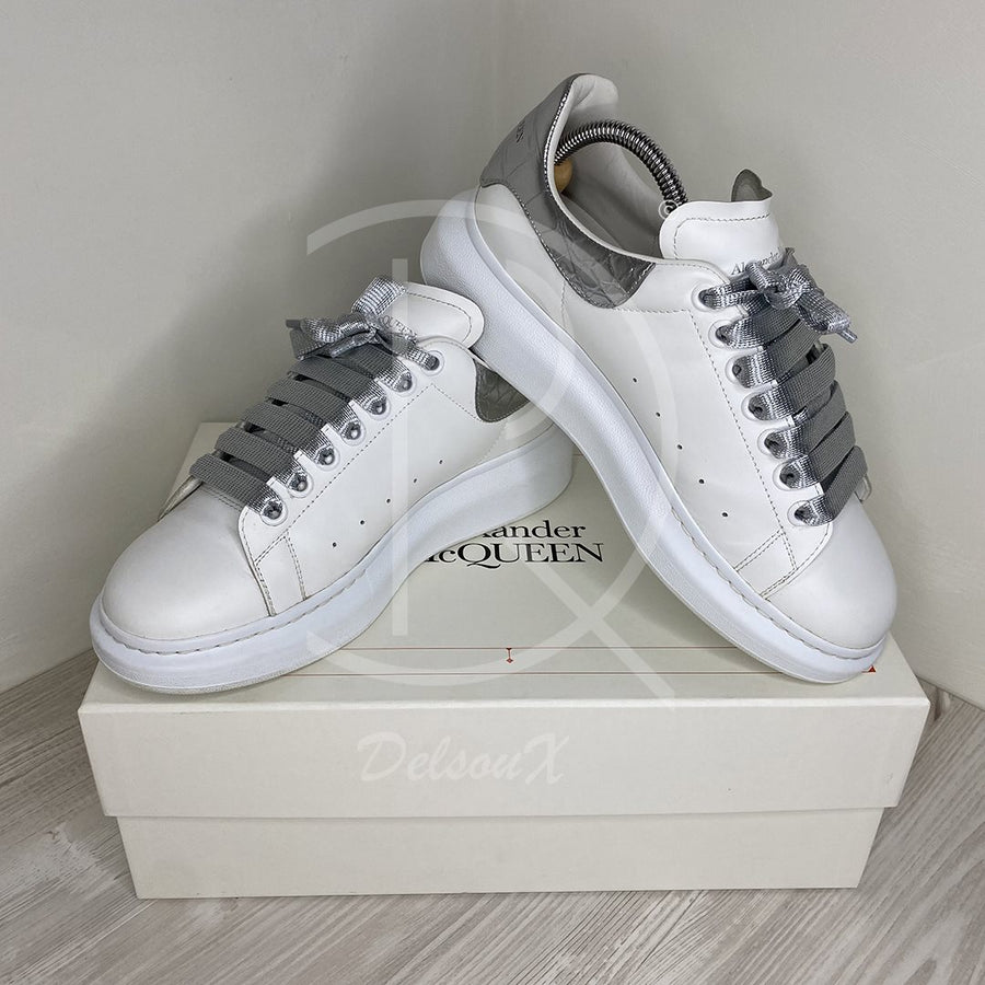 Alexander Mcqueens 'White Leather W. Silver' Oversized (40.5) 🪙