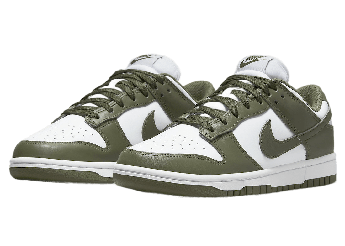 Nike Sneakers, Dunk Low ‘Medium Olive’ (W)