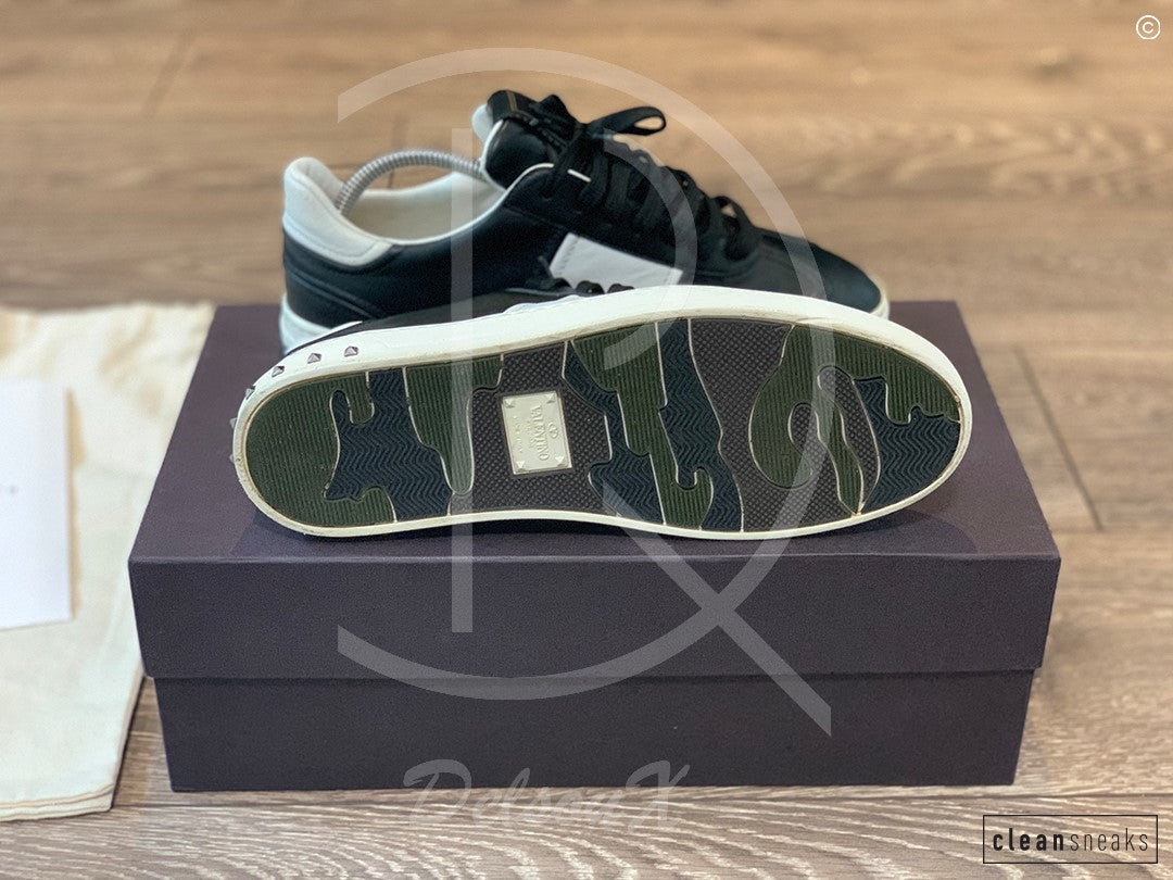 Valentino 'Flycrew' Black Leather (40) 🌤