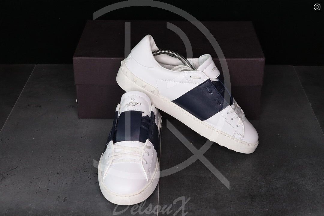 Valentino ‘Navy Stripe’ Open (40.5) 🧞‍♂️