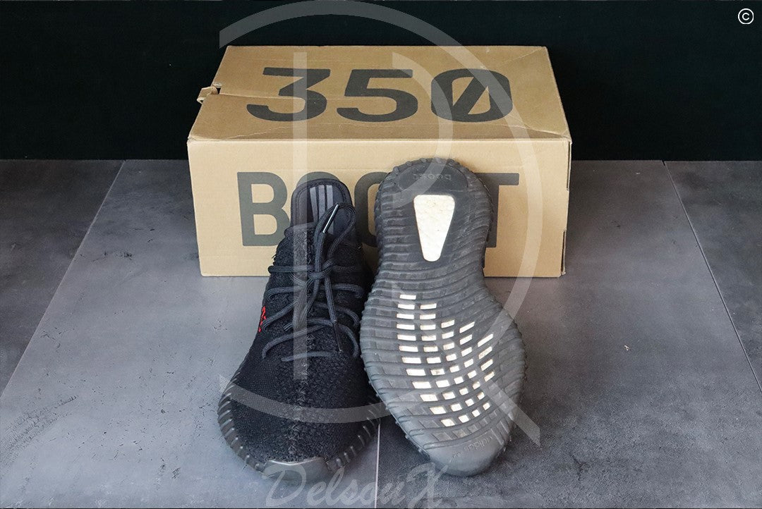 Adidas Yeezy Sneakers, 350 'Bred' V2 (43 1/3) 🕶