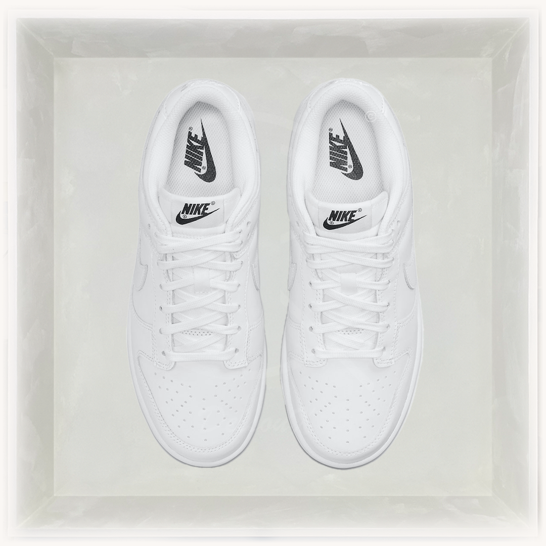 Nike Sneakers, Dunk Low 'Triple 'White' (2021) (W) 💡
