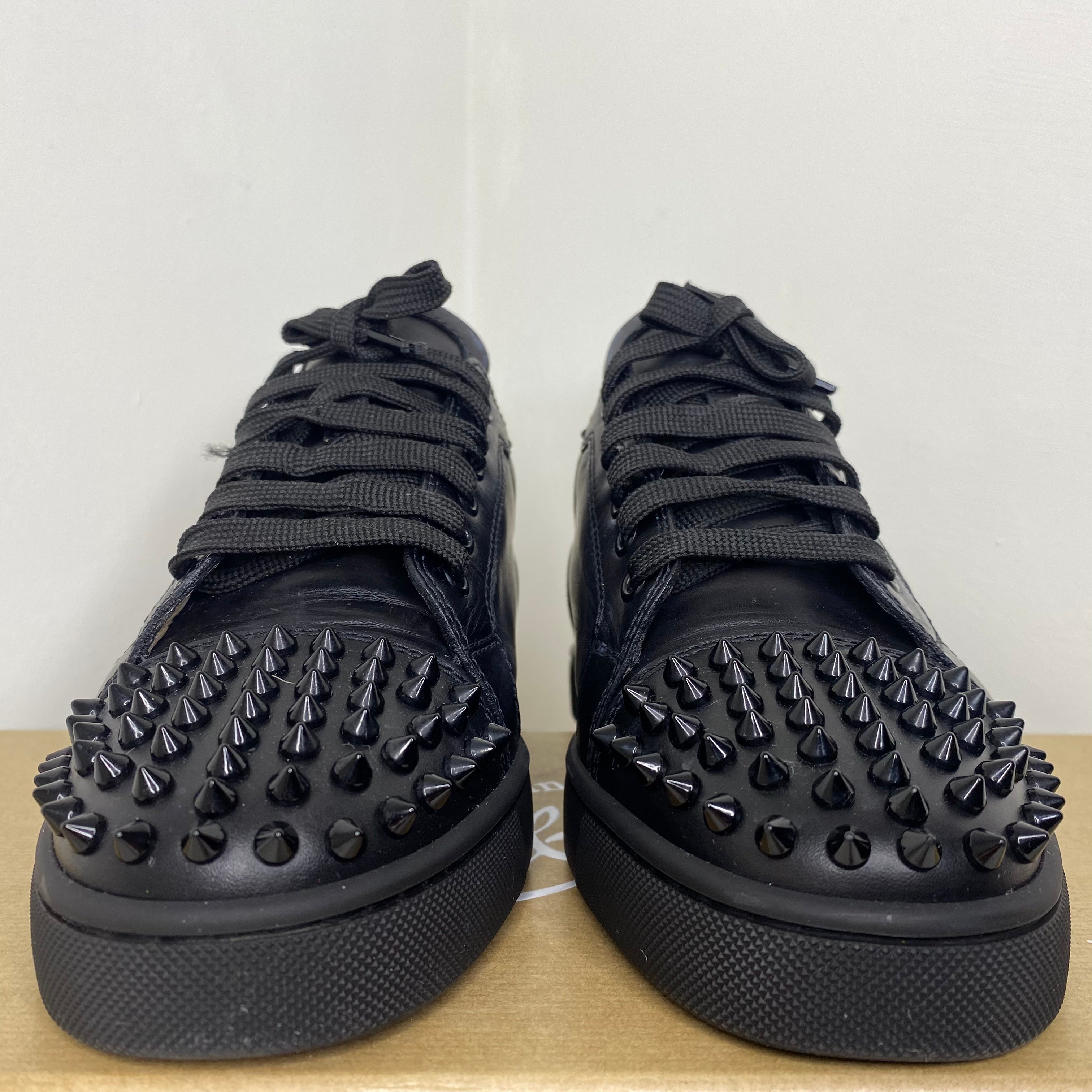 Christian Louboutin Sneakers, 'Black Leather' Junior Spikes Herre Sneakers (40) 😎