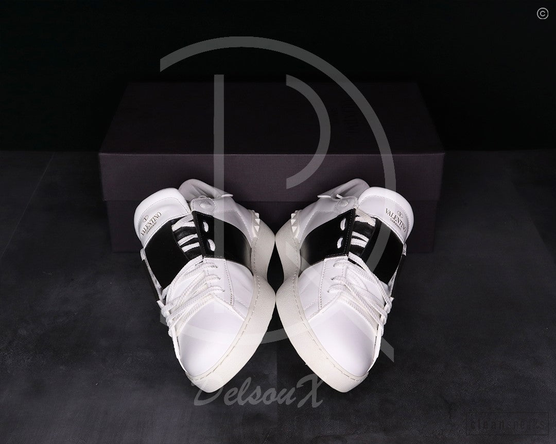 Valentino 'Dark Silver' Open (39) 💫