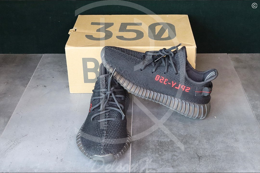Adidas Yeezy Sneakers, 350 'Bred' V2 (43 1/3) 🕶